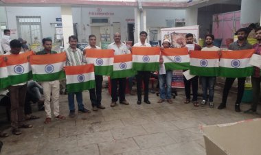 NEWS: रेडक्रॉस सोसायटी नीमच के सहयोग से स्व. शाहिद अंसारी की जन्मजयंती पर रक्तदान शिविर संपन्न, परिजनों ने रक्तदाताओं को किए राष्ट्रीय ध्वज भेंट, पढ़े खबर 