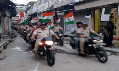 NEWS: हर घर तिरंगा अभियान, रतनगढ़ में खाकी ने निकाली भव्य रैली, गलियों-गलियों में दिया ये संदेश, पढ़े खबर