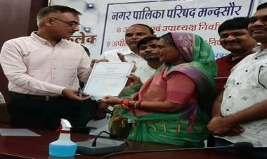 BIG BREAKING: मंदसौर नगर पालिका में लहराया भाजपा का परचम, रामादेवी गुर्जर के सिर सजा अध्यक्ष का ताज, पार्टी में जश्न का माहौल, पढ़े खबर