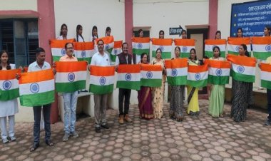 NEWS: आजादी का 75 वां अमृत महोत्सव, मुंदेडी सरपंच प्रतिनिधि शक्तावत की पहल, किए राष्ट्रीय ध्वज वितरित, पढ़े खबर