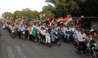 NEWS : नीमच जिले में तिरंगा यात्राओं का दौर जारी, मनासा से निकली भव्य वाहन रैली,बड़ी तादात में नगरवासियो ने लिया हिस्सा,पढ़े खबर