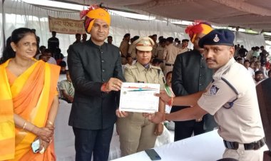 NEWS: मनासा कृषि उपज मंडी में मनाया स्वतंत्रता दिवस, बेहतरीन कार्य करने पर इन्हें किया सम्मानित, पढ़े खबर