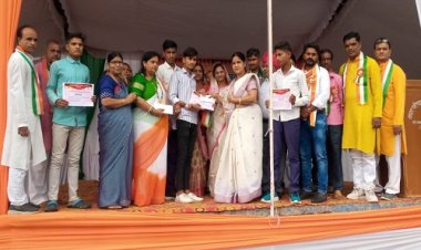 NEWS: कुकड़ेश्वर में धूमधाम से मनाया स्वतंत्रता दिवस, नगर परिषद और स्कूलों सहित यहां हुआ ध्वजा रौहण, पढ़े खबर