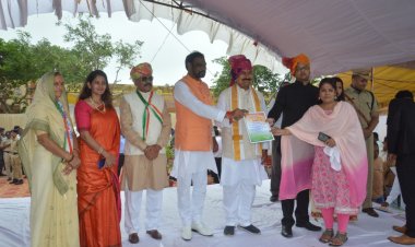 NEWS: बेटी बचाओं के संदेश को दिया बढ़ावा, एडवोकेट मीनू लालवानी को किया सम्मानित, पढ़े खबर