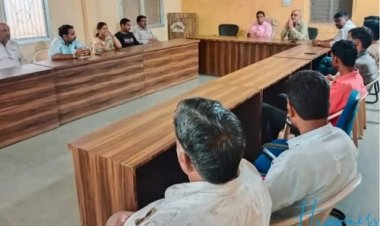 NEWS: नगर परिषद जीरन में कर्मचारीयों के साथ बैठक संपन्न, अध्यक्ष बोले- जनता के कार्यो में ना करें लापरवाही, नहीं तो...! पढ़े ये खबर