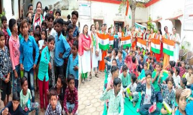NEWS: रचना फाउंडेशन की सदस्याएं पहुंची बालक छात्रावास, बालकों की प्रतिभाएं निखरी, तो कविताओं का भी किया वाचन, कुछ यूं मनाया स्वतंत्रता दिवस, पढ़े खबर और देखें वीडियों
