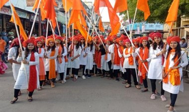 NEWS: विश्व हिंदू परिषद स्थापना दिवस आज, मनासा में निकाला भव्य चल समारोह, नारी शक्ति ने भी दिखाया दम, पढ़े खबर