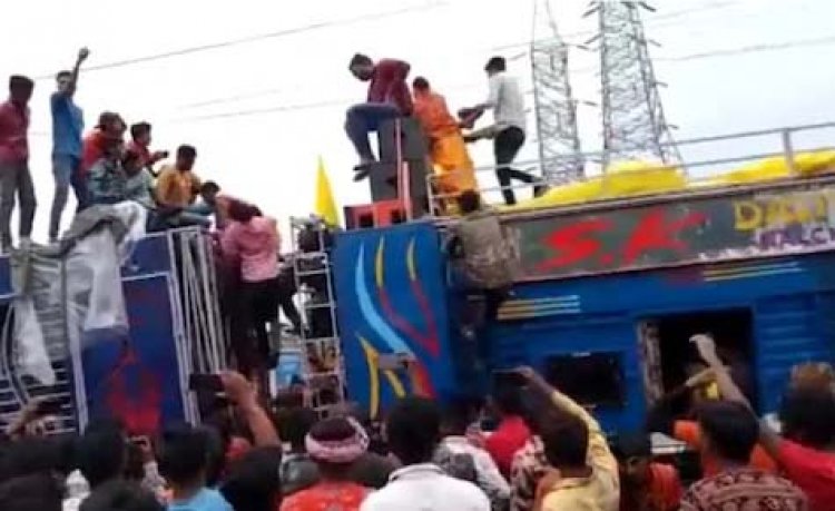 OMG ! सावन का आखरी सोमवार, DJ की थाप पर झूमते कांवड़िए, अचानक हाईटेंशन लाइन से फैला करंट...! एक की मौके पर मौत, तो कई झुलसे, कैसे हुआ हादसा, और किसकी लापरवाही, पढ़े ये खबर
