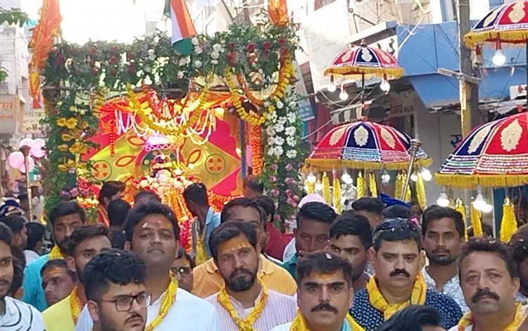 NEWS : नगर भ्रमण पर निकले किलेश्वर महादेव, शाहीसवारी में दिखा बाबा का मनमोहक रूप,स्वांगधारी बने आकर्षण का केंद्र,उमड़े श्रद्धालु,सामजसेवी अरुल गंगानगर रहे इस भूमिका में,पढ़े ये खबर