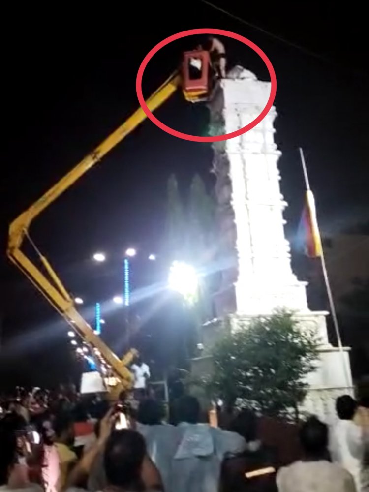 BIG NEWS : नीमच का फव्वारा चौक, आधी रात का समय, ओर सुनील ने पीली जमकर शराब,फिर शुरू हुआ ड्रामा,चढ़ा जैन स्तंभ पर,कूद जाने की देता रहा धमकी, क्या है माजरा पढ़े खबर में