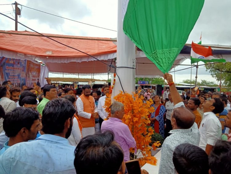 BIG NEWS : रामपुरा में फ्लैग मास्ट का भव्य शुभारम्भ,अब लहराएगा राष्ट्रीय ध्वज,विधायक मारु ने मंच से दिया ये बड़ा सन्देश,पढ़े ये खबर