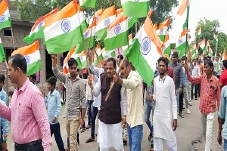 NEWS: मुंदेडी में राष्ट्रीय गीतों का गूंज,देशभक्ति का ऐसा जज्बा,की हर एक ने तिरंगे को थामा,सरपंच प्रतिनिधि रणजीत सिंह का नेतृत्व,निकाली विशाल तिरंगा यात्रा, पढ़े ये खबर
