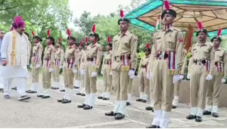 HAPPY INDEPENDENCE DAY : विधायक दिलीपसिंह परिहार पहुंचे PG कॉलेज, किया ध्वजारोहण, परेड की ली सलामी, पढ़े खबर