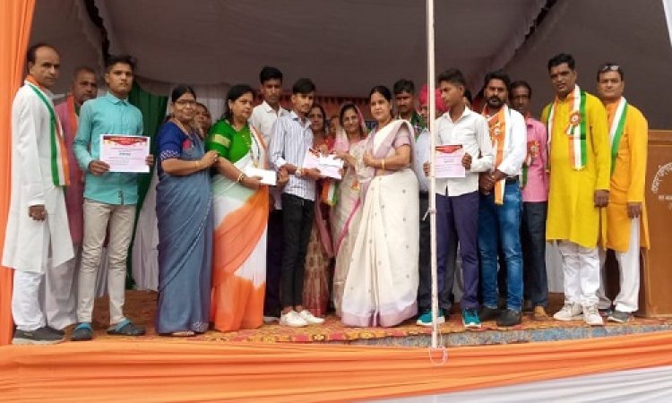 NEWS: कुकड़ेश्वर में धूमधाम से मनाया स्वतंत्रता दिवस, नगर परिषद और स्कूलों सहित यहां हुआ ध्वजा रौहण, पढ़े खबर