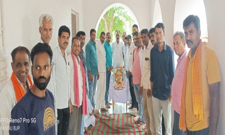NEWS: रतनगढ़ में भाजपा कार्यकर्ताओं ने मनाई पंडित अटल बिहारी वाजपेई की पुण्यतिथि, माल्यार्पण कर किया याद, बताया अहम योगदान, पढ़े खबर