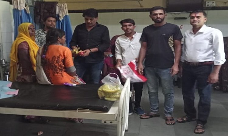 NEWS: बलराम जयंती, युवा कांग्रेस ब्लॉक के कार्यकर्ता पहुंचे शासकीय अस्पताल, मरीजों को फल-फ्रूट किये वितरित, पढ़े खबर