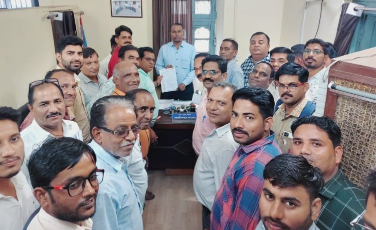 NEWS: मध्य प्रदेश पटवारी संघ मनासा ने तहसीलदार एम.एल वर्मा को सौंपा ज्ञापन, की ये बड़ी मांगे, पढ़े खबर
