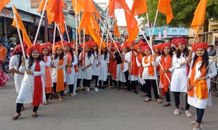 NEWS: विश्व हिंदू परिषद स्थापना दिवस आज, मनासा में निकाला भव्य चल समारोह, नारी शक्ति ने भी दिखाया दम, पढ़े खबर