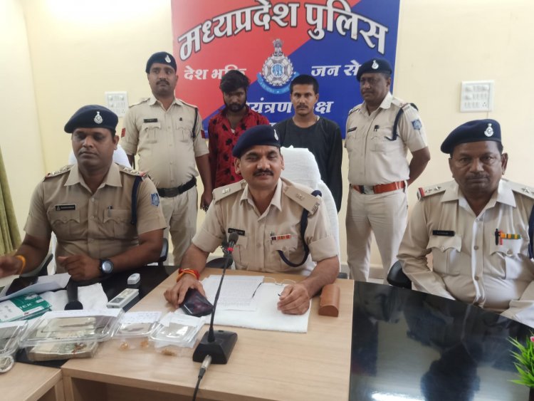 BIG NEWS : नीमच की पॉश कॉलोनी में चोरी,फिर केंट पुलिस की दिन रात की मेहनत,अब गिरफ्त में इंदौर के ये चोर,महिला भी यू बन गई आरोपी,क्या है मणिपुरम गोल्ड लोन का पेच,पढ़े ये खास खबर