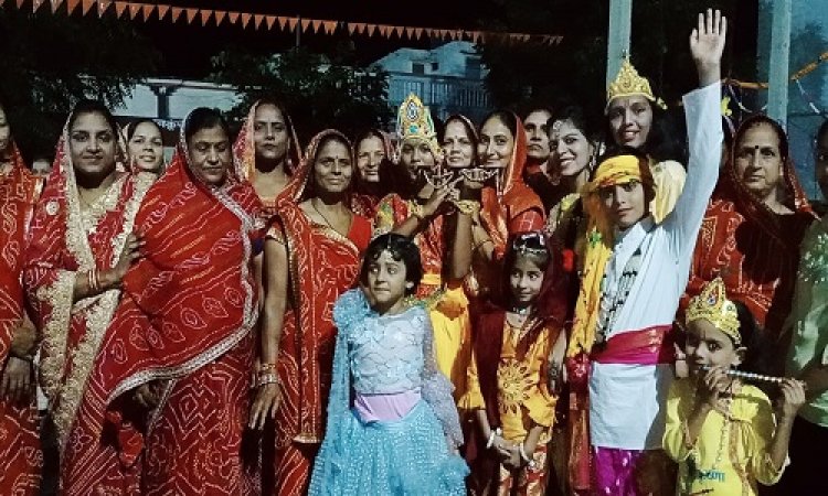 NEWS: मनासा के नर्मदेश्वर महादेव मंदिर पर श्री कृष्ण जन्मोत्सव की धूम, मटकी फोड़ प्रतियोगिता सहित हुए ये आयोजन, महिला मंडल की क्या है भूमिका...! पढ़े खबर