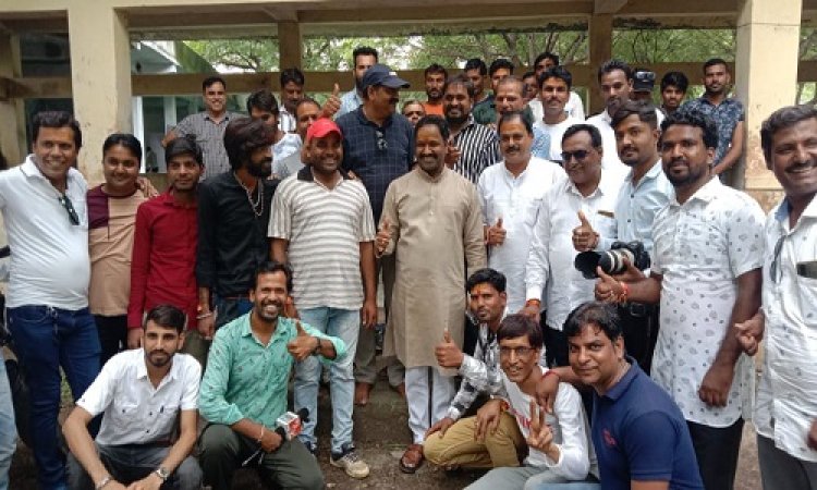 NEWS: नीलकण्ठ महादेव मंदिर परिसर में फोटोग्राफ़र मिलन समारोह संपन्न, भाजपा जिलाध्यक्ष पवन पाटीदार बोले...! पढ़े खबर