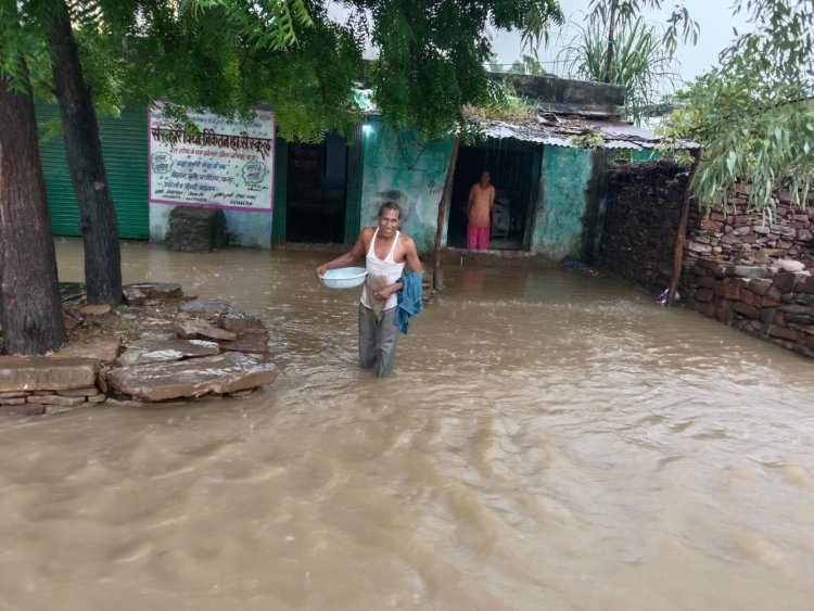 BIG NEWS : नीमच जिले में लगातार बारिश,ओर गरीबो की मुसीबत,झांतला में मजदुर वर्ग परेशान,तो जिम्मेदार का आश्वासन,पढ़े ये खबर