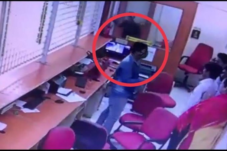 BIG BREAKING : उदयपुर का गोल्ड लोन बैंक,जहा घुसे नकाबपोश लुटेरे,फिर स्टाफ को बनाया बंधक,गन पॉइंट पर ऐसे की लूट,लाखो कैश ओर सोना लेकर हुए फरार,सीसीटीवी में कैद तस्वीरें,देखे ये खबर