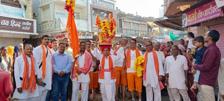NEWS : मनासा से चारभुजा जी तक पैदल यात्रा,लड्डू गोपाल सर पर ओर डीजे की थाप,झूमते नाचते श्रद्धालु,निकल पड़े 280 किमी की यात्रा पर,पढ़े ये खबर