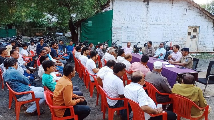 NEWS : आ गए त्यौहार,पुलिस प्रशासन अलर्ट,मनासा में हुई महत्वपूर्ण बैठक,ये लोग रहे मौजूद,पढ़े ये खबर