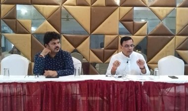 NEWS : पूर्व IAS वरद मूर्ति मिश्र का सेवा का ऐसा जज्बा,की स्वैच्छिक सेवानिवृत्ति ले उतरे जनसेवा में,राजनीति क्षेत्र में भी अब काम,नीमच प्रवास के दौरान कही ये बड़ी बाते, पढ़े ये खबर