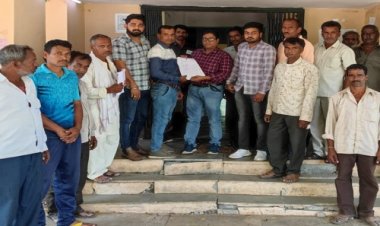 NEWS: ग्राम पंचायत मुंदेड़ी के सचिव और ग्रामीणों पहुंचे MPEB कार्यालय, की लाइनमैन की शिकायत, क्या है मामला...! पढ़े नरेंद्र राठौर की खबर