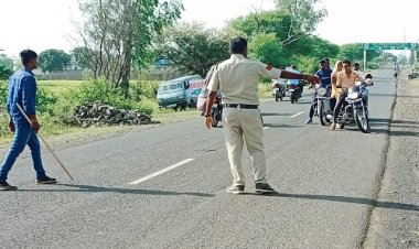 NEWS: मंदसोर रोड़ पर मनासा पुलिस तैनात, फिर रोका इन वाहन चालकों को, काटी सरकारी पर्ची, और फिर दी...! पढ़े मनीष जोलान्या की खबर