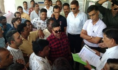 BIG NEWS: नीमच रियल स्टेट ब्रॉकर्स ग्रुप उतरा सड़कों पर, बाइक रैली से पहुंचे कलेक्टोरेट, CM और मंत्री सहित इनके नाम सौंपा ज्ञापन, उप पंजीयक शैलेन्द्र दण्डोतिया पर कार्यवाही की मांग, पढ़े ये खबर