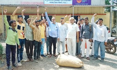 NEWS: भारतीय किसान संघ मनासा के सदस्य पहुंचे SDM कार्यालय, लहसुन के भाव को लेकर प्रधानमंत्री के नाम सौंपा ज्ञापन, पढ़े खबर