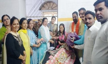 NEWS: शारदीय नवरात्रि की शुरुवार, कन्याओं को जन्म देने वाली माताओं का सम्मान, बीजेपी जिलाध्यक्ष पवन पाटीदार बोले- सुनहरे भविष्य का आधार है बेटीयां, पढ़े खबर