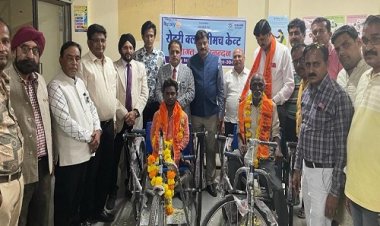 NEWS: पीड़ित मानवता की सेवा में रोटरी कैंट अग्रसर, दिव्यांगों को वितरित की ट्राई साइकिल व अन्य सामग्री, क्या बोले जिनेंद्र जैन, पढ़े ये खबर