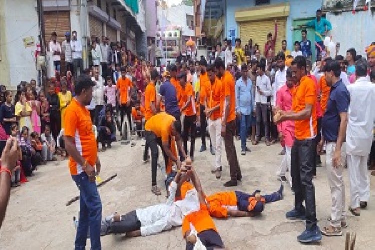 NEWS : नगर भृमण पर निकले देवनारायण भगवान, ढोल नगाड़े ,घोड़ियों के नृत्य और भव्य झांकीयो के साथ निकली शोभायात्रा ,जगह जगह हुआ भव्य स्वागत,पढ़े खबर ..........