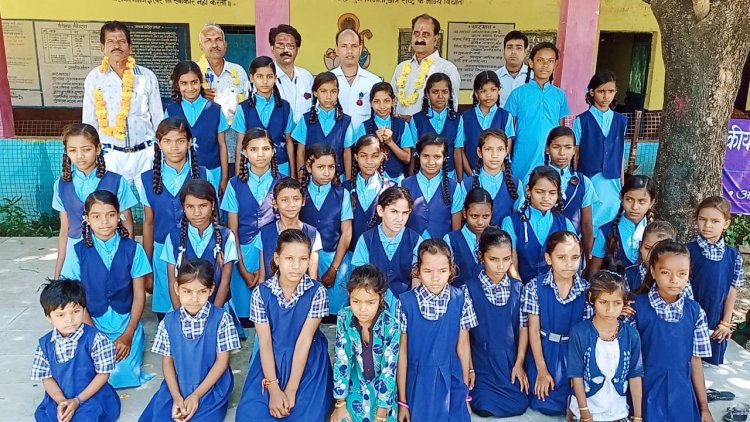 NEWS : हांसपुर के माध्यमिक विद्यालय में हर्षोउल्लास के साथ मनाया गया शिक्षक दिवस, पढ़े खबर