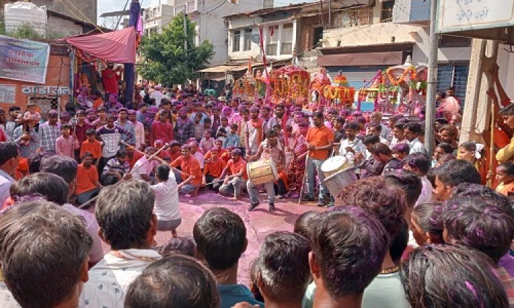 NEWS: रतनगढ़ में ढोल ग्यारस की धूम, नगर में निकले भगवान के बेवाण, जमकर उड़े रंग गुलाल, डीजे की थाप पर झूमे भक्त, पढ़े खबर