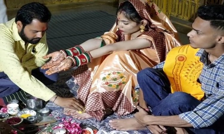 BIG NEWS: मंदसौर से बड़ी खबर, मुस्लिम लड़की ने की हिंदू लड़के के साथ लिए सात फेरे, रीति-रिवास से विवाह संपन्न, राहुल के लिए इकरा बनी...! पढ़े खबर और देखें तस्वीरें