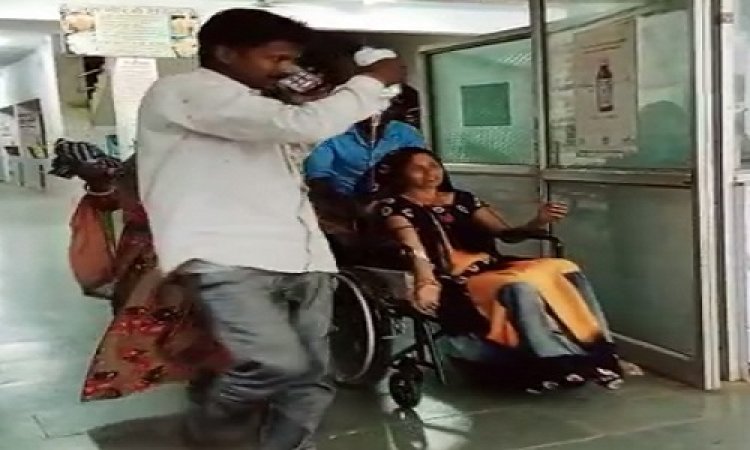 OMG ! चारा काट रहीं महिला, अचानक इसने किया वार, तो घायल हुई रेखा, फिर मनासा से जिला अस्पताल रैफर, क्या है मामला...! पढ़े मनीष जोलान्या की खबर