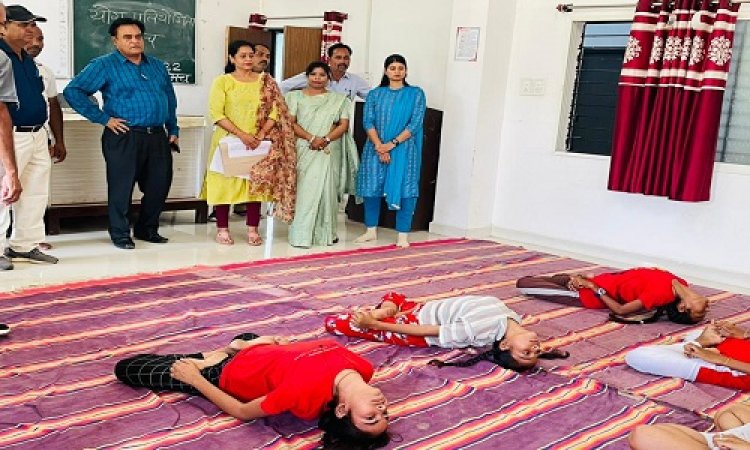 NEWS: नीमच के तीनों विकासखंडों में योग प्रतियोगिता संपन्न, इस उम्र के विद्यार्थियों ने लिया भाग, किसका हुआ चयन, तो कौन रहें विजेता, पढ़े खबर