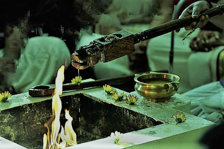 NEWS: इंद्र देवता को मनाने के लिए लोगों ने गांव बाहर भोजन बनाकर किया इंद्र हवन,पढ़े खबर