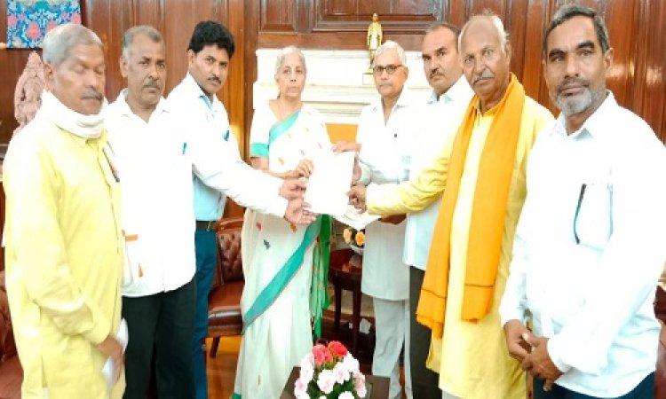 BIG NEWS: अफीम नीति 2022-23 : भारतीय किसान संघ के प्रतिनिधि मंडल ने की वित्त मंत्री सीतारमण से मुलाकात, कई विसंगतियां दूर करने, तो देश के कानून से इस धारा को समाप्त करने की भी मांग, पढ़े खबर