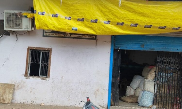 NEWS: काली रात का समय, और चोरों की गोदाम पर नजर, वारदात को दिया अंजाम, उड़ाई हजारों की नगदी, मामला- स्टेशन रोड़ का, पढ़े खबर