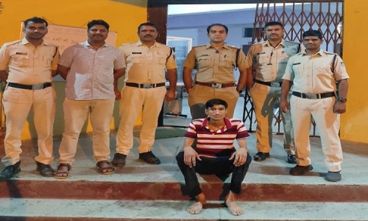 BIG NEWS: जानकीलाल के घर लाखों की चोरी, FIR पर मनासा पुलिस का एक्शन, मंदसौर में खाकी की मदद, फिर आरोपी चढ़ा हत्थे, कौन है गिरधारी...! पढ़े ये खबर