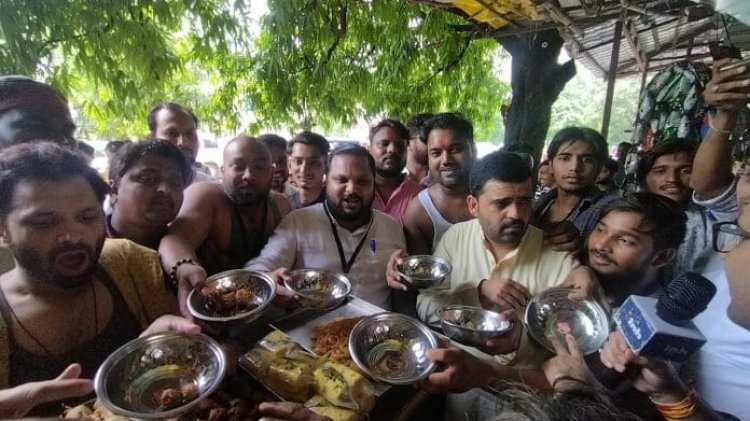 NEWS: युवा कांग्रेस ने भीख मांगकर मनाया PM मोदी का जन्मदिन, कहा-आज का दिन बेरोजगार दिवस, पढ़े खबर