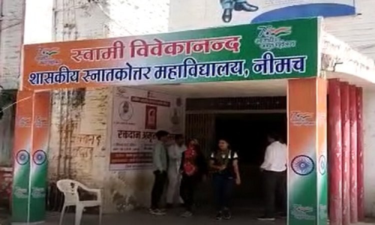 OMG ! शनिवार का उगता सूरज, जैसे ही बजे 9, तो PG कॉलेज में पहुंचे प्रशासनिक और नपाधिकारी, फिर साइरन बजाती हुई आई एम्बुलेंस, और जिला अस्पताल की टीम भी मौके पर, क्यों लग गई लोगों की भीड़...! पढ़े ये खबर