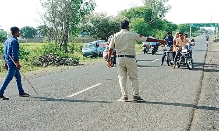 NEWS: मंदसोर रोड़ पर मनासा पुलिस तैनात, फिर रोका इन वाहन चालकों को, काटी सरकारी पर्ची, और फिर दी...! पढ़े मनीष जोलान्या की खबर