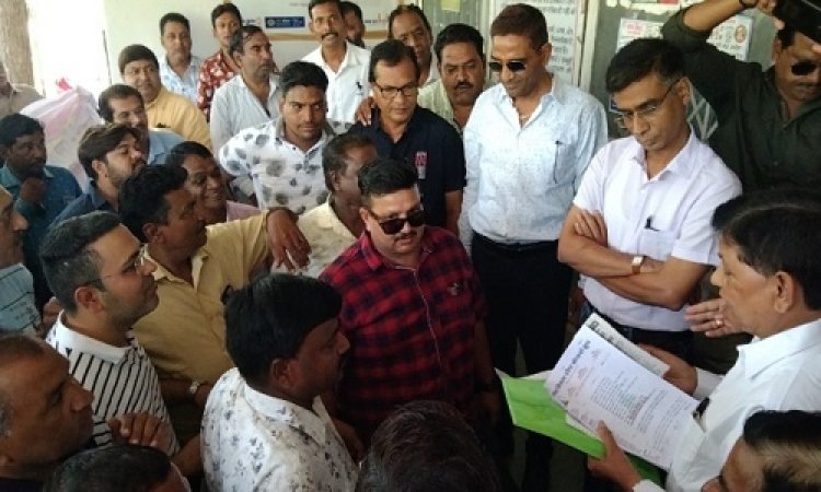 BIG NEWS: नीमच रियल स्टेट ब्रॉकर्स ग्रुप उतरा सड़कों पर, बाइक रैली से पहुंचे कलेक्टोरेट, CM और मंत्री सहित इनके नाम सौंपा ज्ञापन, उप पंजीयक शैलेन्द्र दण्डोतिया पर कार्यवाही की मांग, पढ़े ये खबर